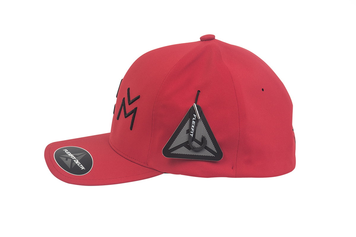 FD0461 – Red Curved Peak Flexfit Delta - N!A Caps